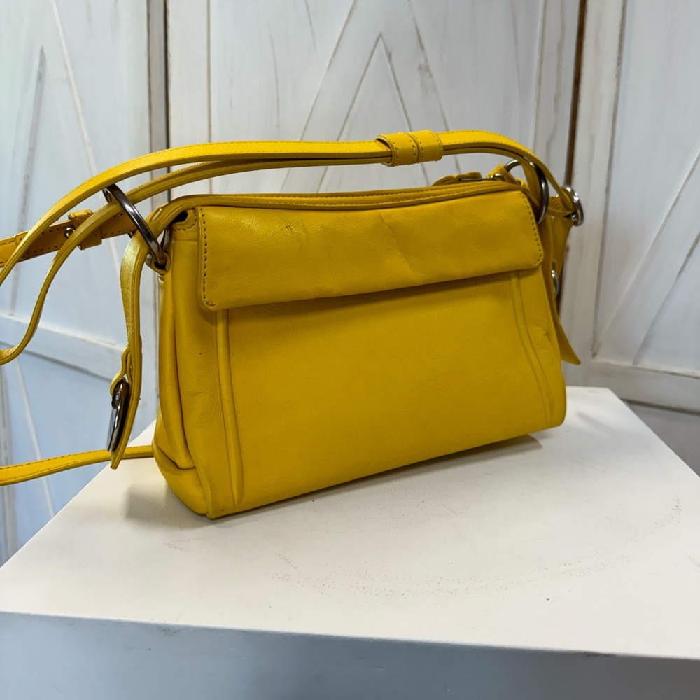 Small leather shoulder bag.